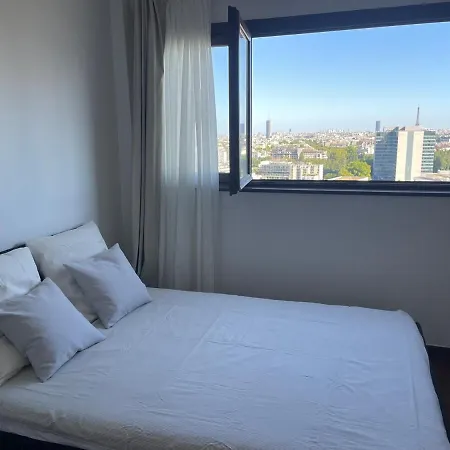 Stunning View Paris * קורבוו